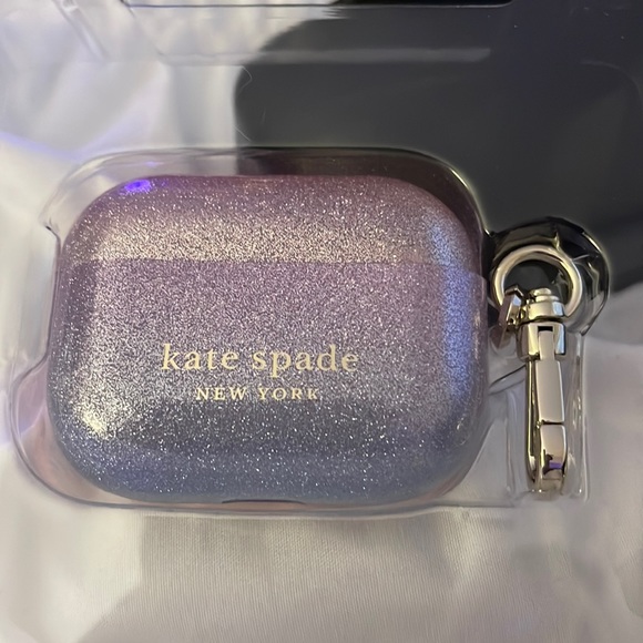 SOLD Kate Spade AirPod’s case - Picture 1 of 4